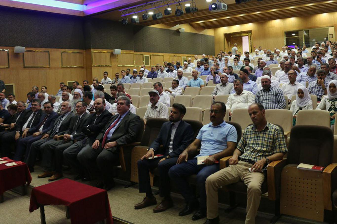 Şanlıurfa’da "15 Temmuz, Din ve Değerlerimiz" paneli Şanlıurfa’da "15 Temmuz, Din ve Değerlerimiz" paneli